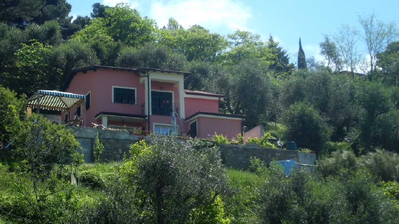 Graziosa villa che si sviluppa su due piani