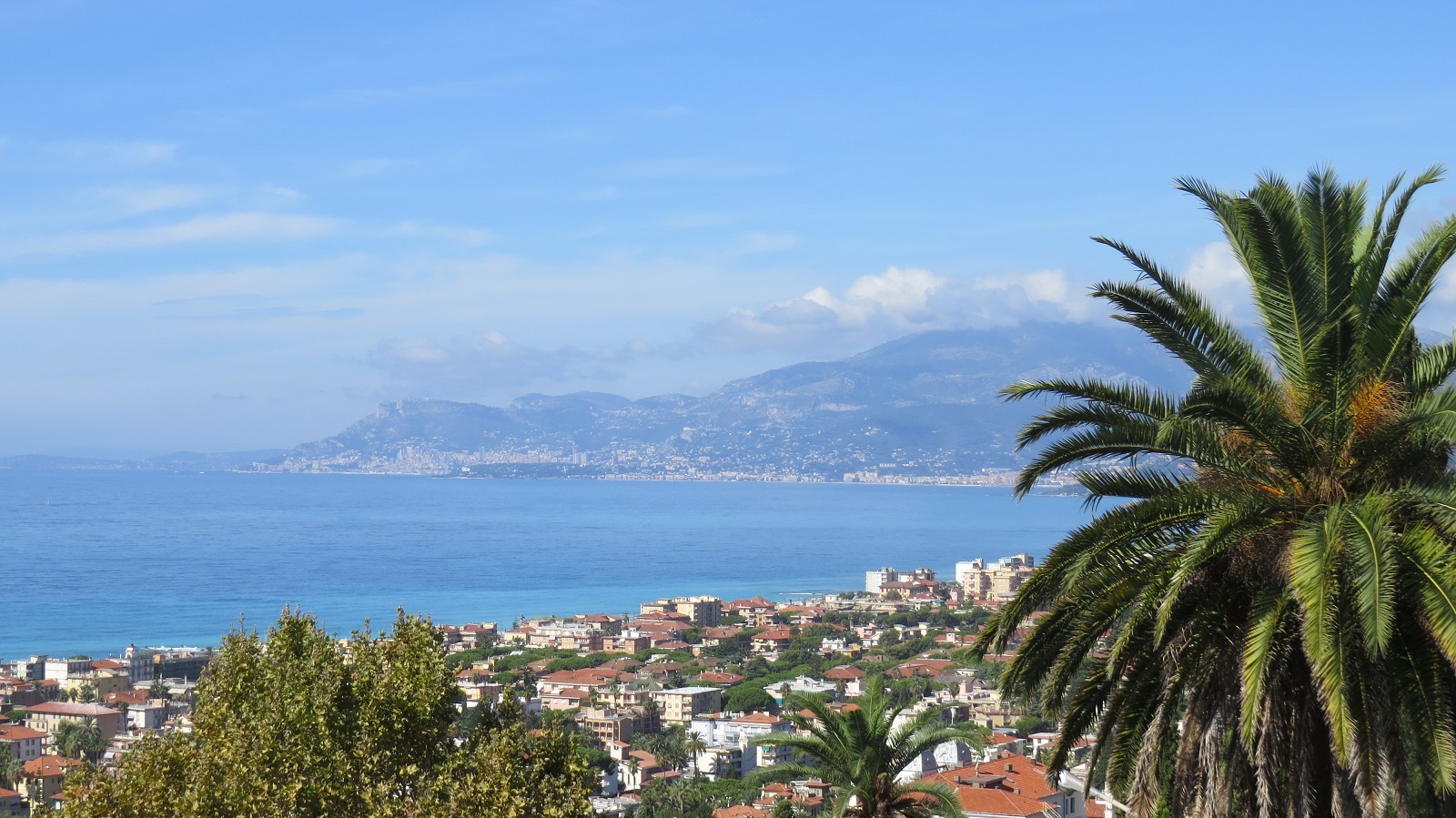 Codice:651 - Bordighera, villa piena vista mare con piccolo giardino