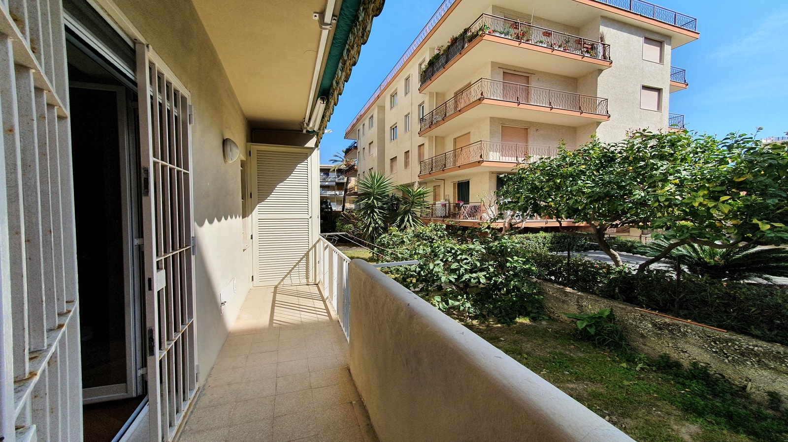 Terrazzino esposto a est