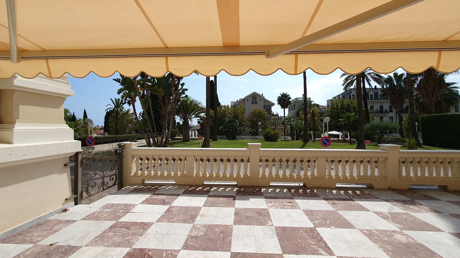 La terrazza fronte giardino