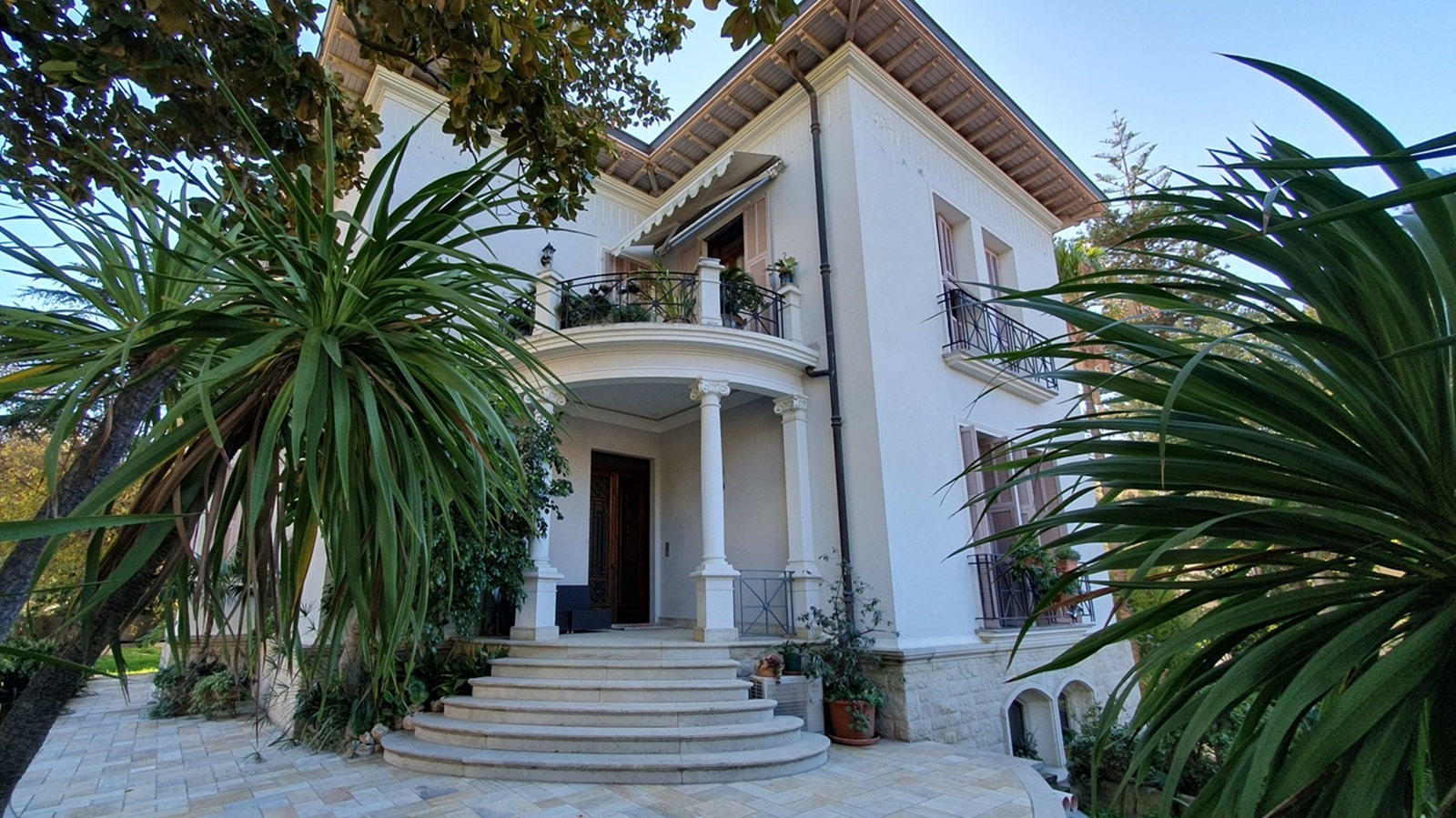 Elegante entrata in villa