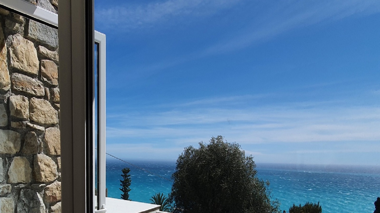Codice:609 - Bordighera, porzione di villa con entrata, giardino e piscina privata