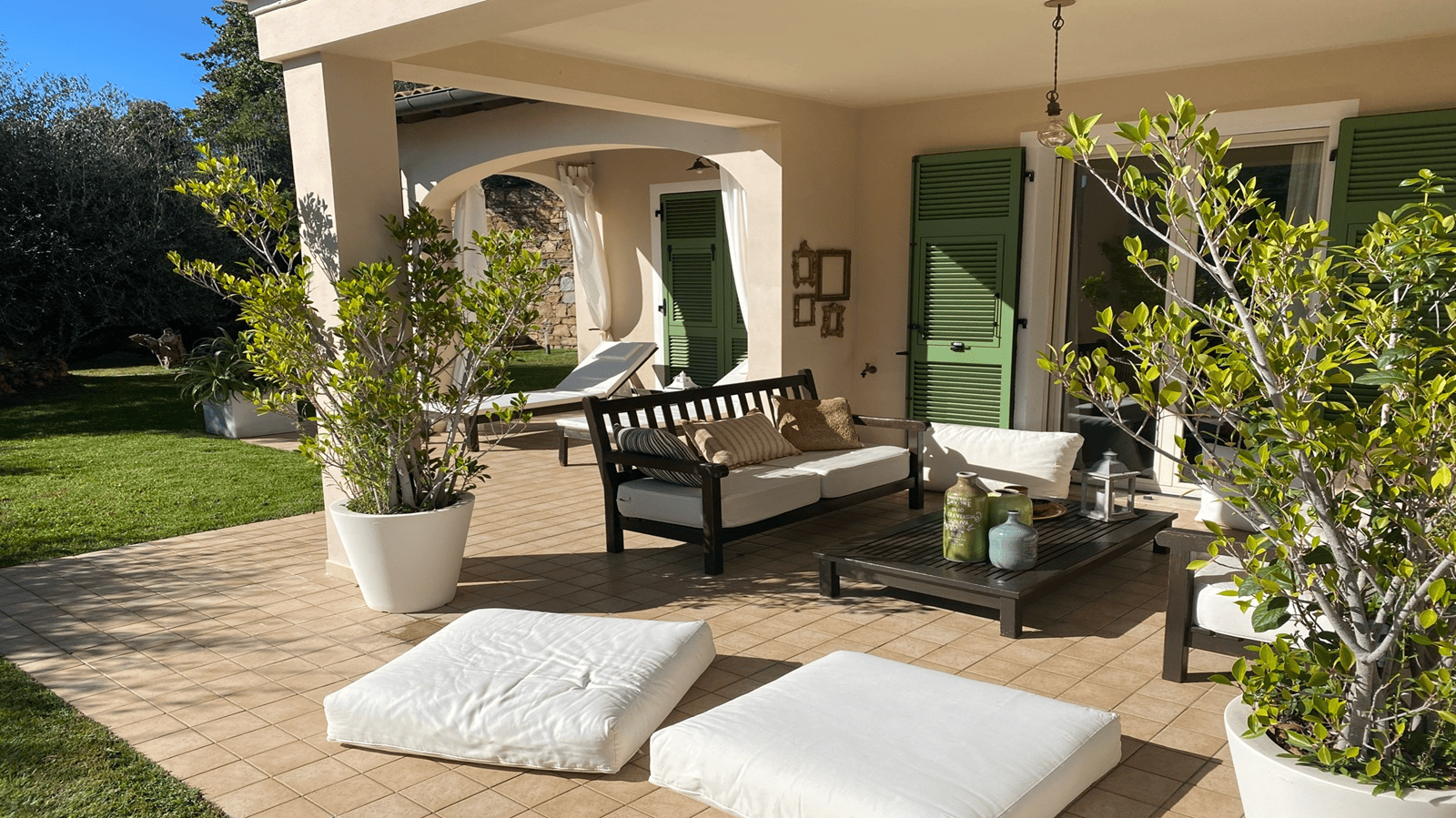 Il portico con area relax